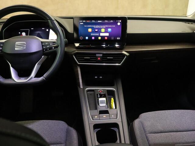 Seat LEON Sportstourer 1.5 eTSI XCELLENCE - STOEL & STUUR VERWARMING - PARKEERSENSOREN VOOR EN ACHTER - HOMMEL ONDERHOUDEN - NAVIGATIE - DRAADLOZE TELEFOONLADER - ACHTERUITRIJ CAMERA - APPLE CARPLAY/ANDROID AUTO - KEYLESS ENRTY & START