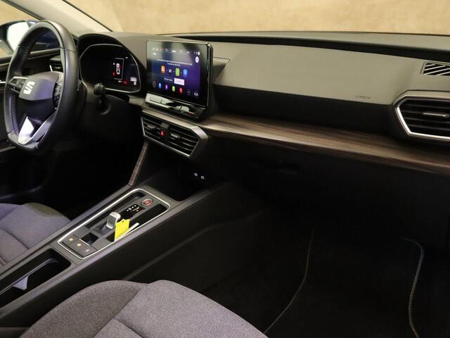 Seat LEON Sportstourer 1.5 eTSI XCELLENCE - STOEL & STUUR VERWARMING - PARKEERSENSOREN VOOR EN ACHTER - HOMMEL ONDERHOUDEN - NAVIGATIE - DRAADLOZE TELEFOONLADER - ACHTERUITRIJ CAMERA - APPLE CARPLAY/ANDROID AUTO - KEYLESS ENRTY & START