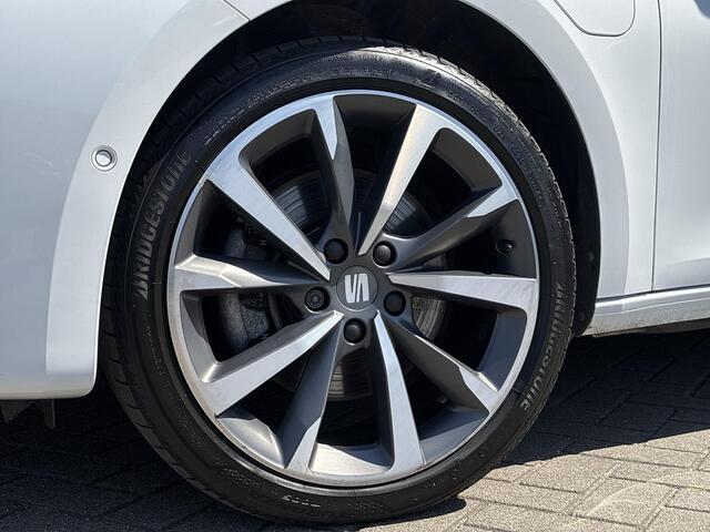 Seat LEON 1.4 TSI eHybrid PHEV FR Business Intense | Plug-in Hybrid (PHEV) | Panoramadak | Achteruitrijcamera | Parkeersensoren | Parkeerassistent | Dynamic Chassis Control | Stoelverwarming | Keyless Entry | Cruise Control Adaptief | Dodehoekdetectie | Navigatie | Apple Carplay | Android Auto | Lichtmetalen Velgen 18 inch