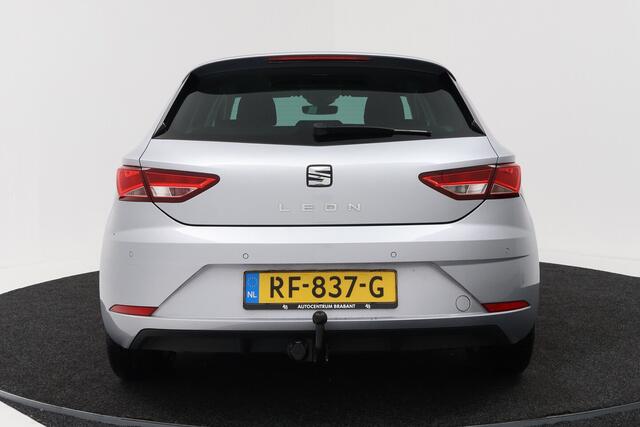Seat LEON 1.0 EcoTSI Style Business Intense (TREKHAAK, CARPLAY, PARKEERSENSOREN, NAVI, CRUISE)
