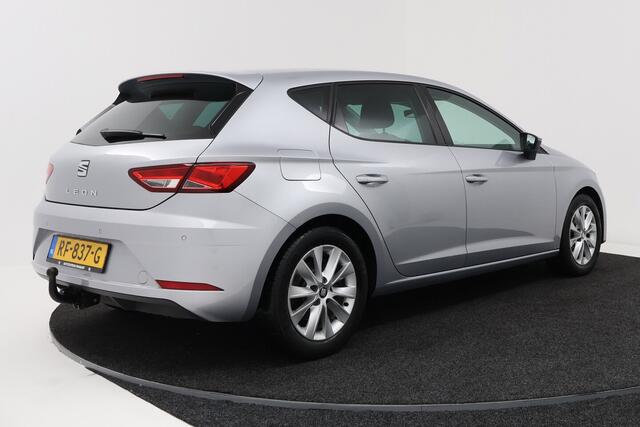 Seat LEON 1.0 EcoTSI Style Business Intense (TREKHAAK, CARPLAY, PARKEERSENSOREN, NAVI, CRUISE)