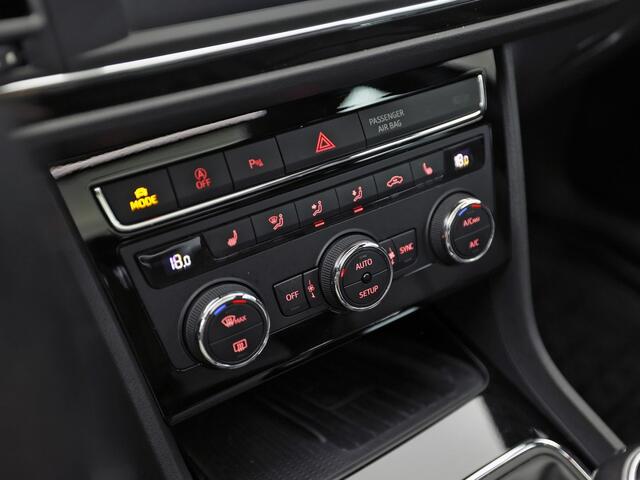 Seat LEON 1.5 TSI FR Sport 150Pk (PANORAMADAK, VIRTUAL COCKPIT, LEDER, APPLE CARPLAY, BEATS AUDIO, STOELVERWARMING, GETINT GLAS, ZWART HEMEL, NIEUWSTAAT)