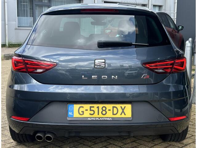Seat LEON 1.5 TSI FR Business Intense 150PK | NL AUTO | 2e Eigenaar | NAP | Virtual Cockpit | Led Koplampen | Achteruitrijcamera | Adaptive Cruise Control | Navigatie | 17 Inch Lichtmetalen Velgen | Carplay | Navigatie | Parkeersensoren Voor en Achter |