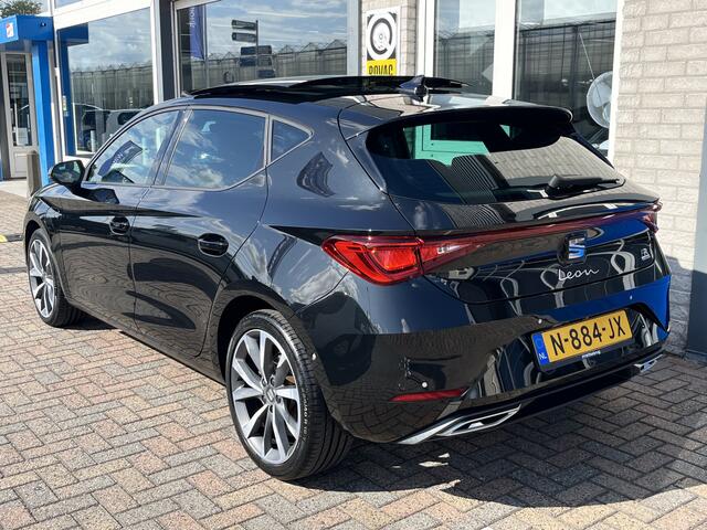 Seat LEON 1.4 TSI eHybrid PHEV FR / AUTOMAAT/ PANO/ ALCANTARA/ PARK.SENSOR.V+A/ CAMERA/ FULL LINK/ DCC/ ACC/ STUUR+STOELVERWARM./ MEMORY SEAT/ DODEHOEK/ KEYLESS/ DIGITAL DASH/ NAVI/ DAB/ CLIMA/ LED/ 18'' LMV