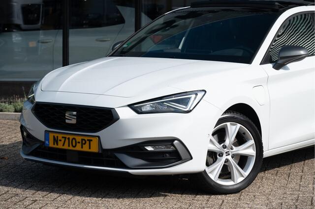 Seat LEON 1.4 TSI eHybrid FR | Pano | Afn. Trekhaak | Navi | Camera | Park Assist | Memory