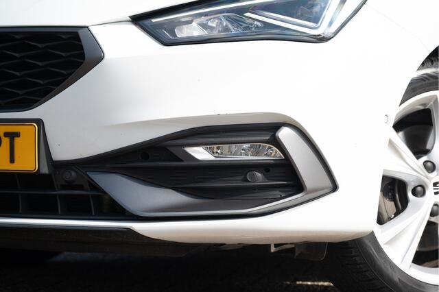 Seat LEON 1.4 TSI eHybrid FR | Pano | Afn. Trekhaak | Navi | Camera | Park Assist | Memory