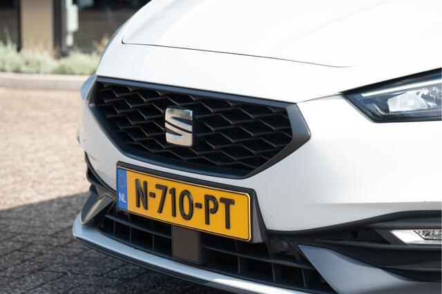 Seat LEON 1.4 TSI eHybrid FR | Pano | Afn. Trekhaak | Navi | Camera | Park Assist | Memory