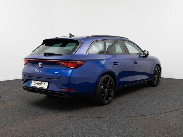 Seat LEON Sportstourer 1.4 TSI eHybrid PHEV FR 204pk | Panoramadak | Park Assist | Airco automatisch | Apple Carplay/Android Auto | cruise control, LED koplampen | Lichtmetalen velgen | Navigatiesysteem full map