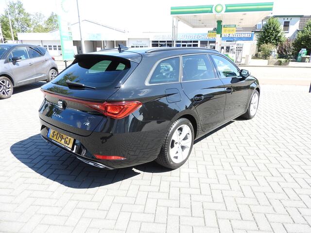 Seat LEON Sportstourer 1.5eTSI FR DSG Business Intense, Carplay, Trekhaak