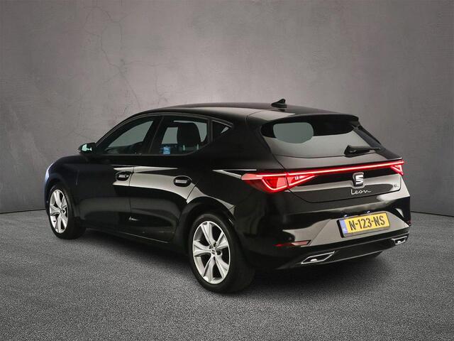 Seat LEON FR Business Intense 1.5 eTSI 150pk DSG Automaat Adaptive cruise control, Navigatie, Achteruitrijcamera, Stoelverwarming, LED koplampen, Stuurwiel verwarmd
