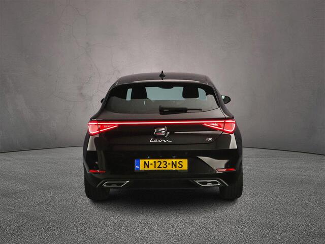 Seat LEON FR Business Intense 1.5 eTSI 150pk DSG Automaat Adaptive cruise control, Navigatie, Achteruitrijcamera, Stoelverwarming, LED koplampen, Stuurwiel verwarmd
