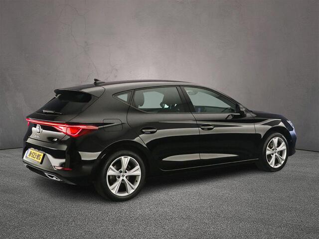 Seat LEON FR Business Intense 1.5 eTSI 150pk DSG Automaat Adaptive cruise control, Navigatie, Achteruitrijcamera, Stoelverwarming, LED koplampen, Stuurwiel verwarmd