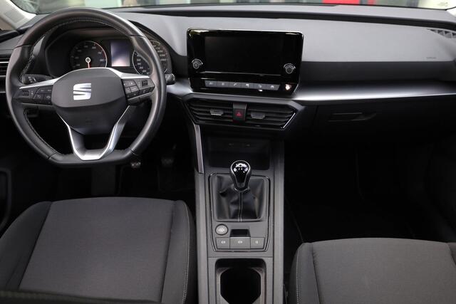 Seat LEON Sportstourer 1.0 TSI Reference 90PK / 66kW, NL auto, multifunctioneel lederen stuurwiel, 16" 'Urban' LMV, regensensor, Apple Carplay & Android Auto, DAB+, elektrisch verstelbare buitenspiegels, airco, keyless start, cruise control, LED verlichting etc.