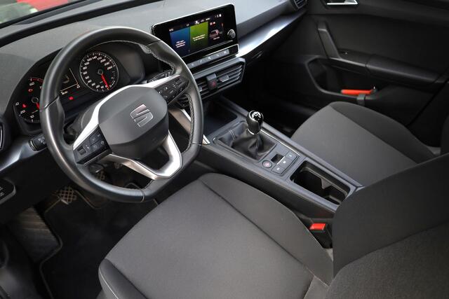 Seat LEON Sportstourer 1.0 TSI Reference 90PK / 66kW, NL auto, multifunctioneel lederen stuurwiel, 16" 'Urban' LMV, regensensor, Apple Carplay & Android Auto, DAB+, elektrisch verstelbare buitenspiegels, airco, keyless start, cruise control, LED verlichting etc.