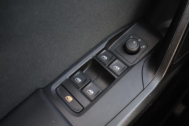 Seat LEON Sportstourer 1.0 TSI Reference 90PK / 66kW, NL auto, multifunctioneel lederen stuurwiel, 16" 'Urban' LMV, regensensor, Apple Carplay & Android Auto, DAB+, elektrisch verstelbare buitenspiegels, airco, keyless start, cruise control, LED verlichting etc.