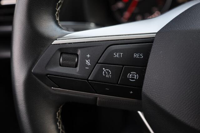 Seat LEON Sportstourer 1.0 TSI Reference 90PK / 66kW, NL auto, multifunctioneel lederen stuurwiel, 16" 'Urban' LMV, regensensor, Apple Carplay & Android Auto, DAB+, elektrisch verstelbare buitenspiegels, airco, keyless start, cruise control, LED verlichting etc.