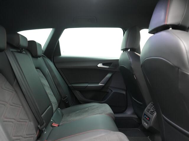 Seat LEON 1.4 TSI eHybrid FR PHEV 204pk Dealer O.H. | Adaptive Cruise | Camera | Alcantara Sportstoelen Memory & Verwarmd | Matrix LED | Adaptive Onderstel | Stuur Verwarmd | Sfeerverlichting | Apple Carplay | Navigatie | DAB | Plug In Hybrid |