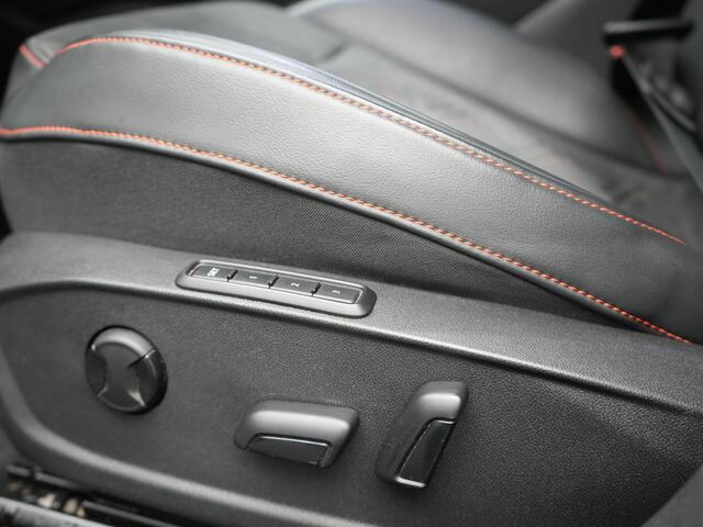 Seat LEON 1.4 TSI eHybrid FR PHEV 204pk Dealer O.H. | Adaptive Cruise | Camera | Alcantara Sportstoelen Memory & Verwarmd | Matrix LED | Adaptive Onderstel | Stuur Verwarmd | Sfeerverlichting | Apple Carplay | Navigatie | DAB | Plug In Hybrid |