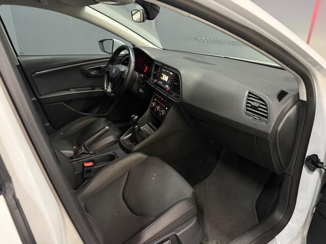 Seat LEON 1.4 TSI FR Dynamic Panoramadak Trekhaak 360 camera