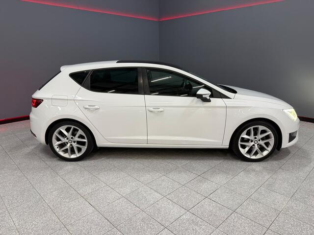 Seat LEON 1.4 TSI FR Dynamic Panoramadak Trekhaak 360 camera