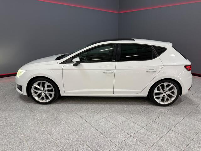 Seat LEON 1.4 TSI FR Dynamic Panoramadak Trekhaak 360 camera