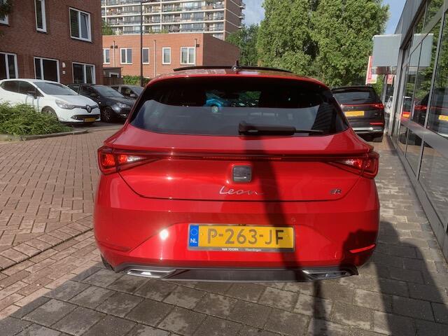 Seat LEON 1.5 eTSI FR Business Intense, panoramadak, wegklapbare trekhaak .