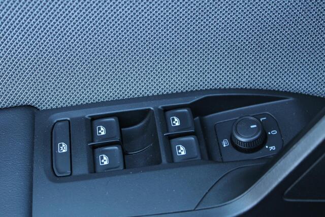 Seat LEON Sportstourer 1.0 TSI Style Business Intense Led/17inch/Adaptive