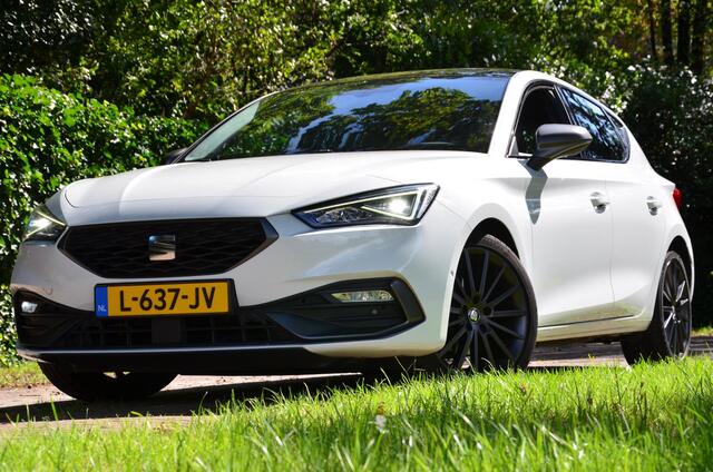 Seat LEON 1.0 TSI FR Business Intense Navi/Led/Pdc/Ecc/Stoelverwarming/Virtual Cockpit/Achteruitrijcamera/Cr-Control adaptief/Privacy-Glass/17-Inch Lmv/Panoramadak