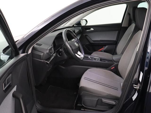 Seat LEON 1.0 eTSI Style Business Intense | Carplay | Camera | Adaptive cruise | Navigatie | DAB | Full LED | Park Assist | Climate control | Digital Cockpit | Bluetooth