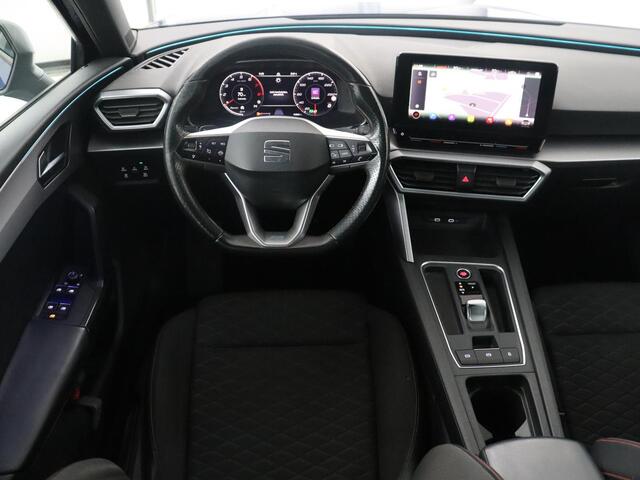 Seat LEON Sportstourer 1.5 eTSI FR Business Intense | Half Leder | Adaptive cruise | Park assist | Navigatie | Carplay | Climate control | Sfeerverlichting |