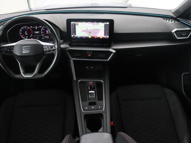 Seat LEON Sportstourer 1.5 eTSI FR Business Intense | Half Leder | Adaptive cruise | Park assist | Navigatie | Carplay | Climate control | Sfeerverlichting |