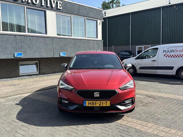 Seat LEON 1.5 eTSI FR STOEL + STUURVERWARMING |ACHTERUIT RIJ CAMERA | KEYLESS | DODEHOEK | APPLECARPLAY\AINDROID AUTO | TREKHAAK | RIJKLAAR GELEVERD MET 12 MND BOVAG GARANTIE | ADAP. CRUISE |