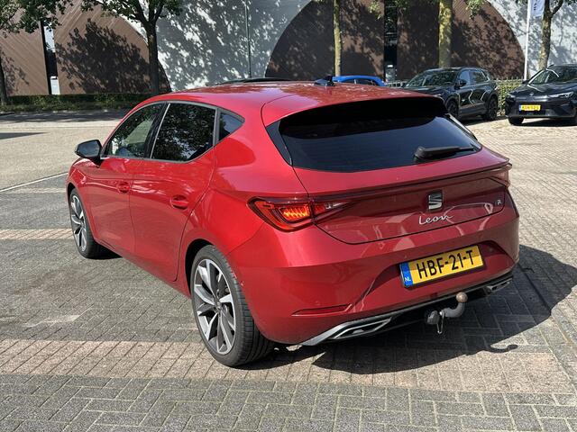 Seat LEON 1.5 eTSI FR STOEL + STUURVERWARMING |ACHTERUIT RIJ CAMERA | KEYLESS | DODEHOEK | APPLECARPLAY\AINDROID AUTO | TREKHAAK | RIJKLAAR GELEVERD MET 12 MND BOVAG GARANTIE | ADAP. CRUISE |