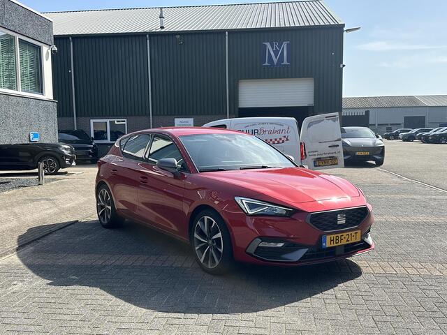 Seat LEON 1.5 eTSI FR STOEL + STUURVERWARMING |ACHTERUIT RIJ CAMERA | KEYLESS | DODEHOEK | APPLECARPLAY\AINDROID AUTO | TREKHAAK | RIJKLAAR GELEVERD MET 12 MND BOVAG GARANTIE | ADAP. CRUISE |