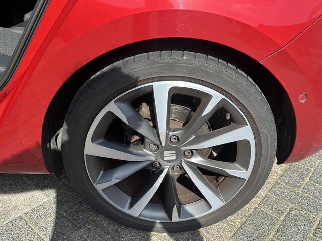 Seat LEON 1.5 eTSI FR STOEL + STUURVERWARMING |ACHTERUIT RIJ CAMERA | KEYLESS | DODEHOEK | APPLECARPLAY\AINDROID AUTO | TREKHAAK | RIJKLAAR GELEVERD MET 12 MND BOVAG GARANTIE | ADAP. CRUISE |