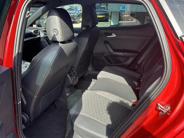 Seat LEON 1.5 eTSI FR STOEL + STUURVERWARMING |ACHTERUIT RIJ CAMERA | KEYLESS | DODEHOEK | APPLECARPLAY\AINDROID AUTO | TREKHAAK | RIJKLAAR GELEVERD MET 12 MND BOVAG GARANTIE | ADAP. CRUISE |