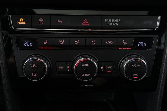 Seat LEON ST 1.5 TSI FR Ultimate Edition Black (PANORAMADAK, STOELVERWARMING, TREKHAAK AF, BEATS AUDIO, DIGITALE COCKPIT)