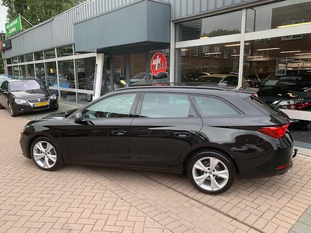 Seat LEON Sportstourer 1.5 eTSI FR, afkoppelbare trekhaak .