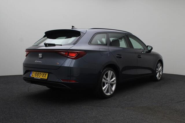 Seat LEON Sportstourer 1.5 TSI Style 2021 NAP | Carplay | Trekhaak | Cruise control | Climate control | Bluetooth | DAB+ | Lichtmetaal 18 inch | PDC | LED | Keyless