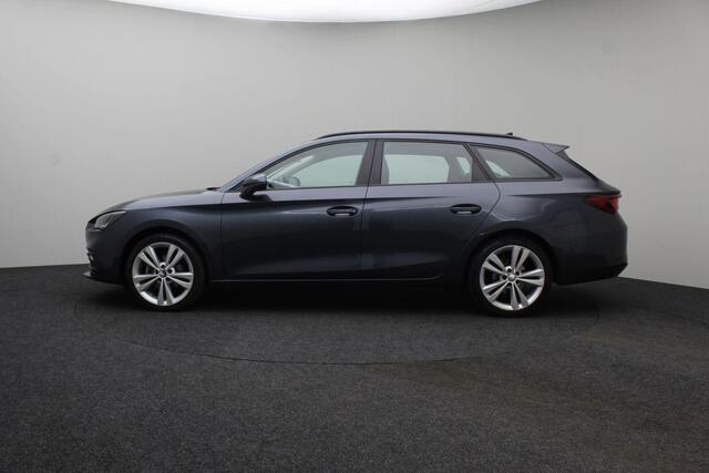 Seat LEON Sportstourer 1.5 TSI Style 2021 NAP | Carplay | Trekhaak | Cruise control | Climate control | Bluetooth | DAB+ | Lichtmetaal 18 inch | PDC | LED | Keyless