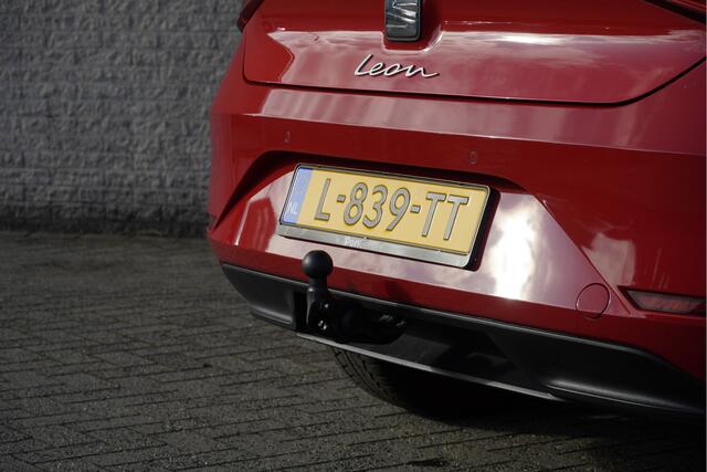 Seat LEON 1.0 TSI 5drs Edition BJ2021 Lmv 17" | Led V+A | Pdc | Elek. trekhaak | App-Connect | Navi | Virtual cockpit | Climate control | Cruise control | Getint glas
