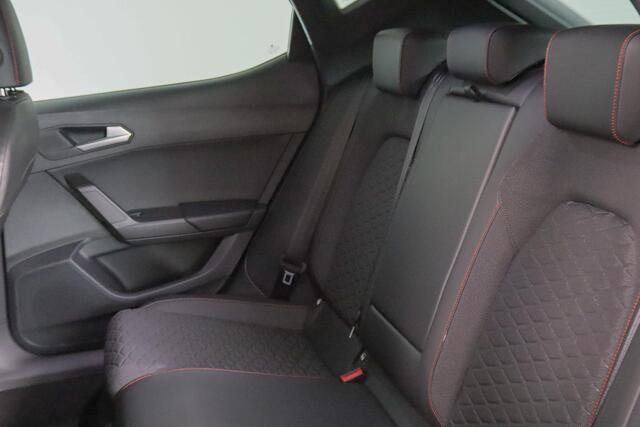 Seat LEON 1.5 eTSI FR Business Intense Apple Carplay, FR-Line, Cruise Control, Led Lichten