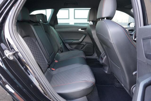 Seat LEON Sportstourer 1.5 eTSI FR Business Intense * DEALER ONDERHOUDEN * + CAMERA / KEYLESS / ELEK. TREKHAAK / STUURWIELVERWARMING