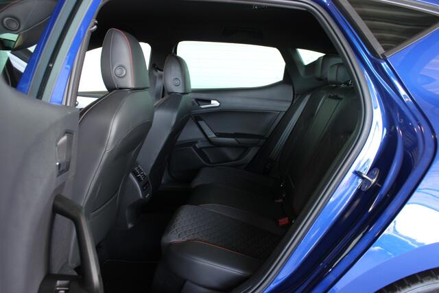 Seat LEON 1.4 TSI eHybrid PHEV FR SOH 92% | Trekhaak | Camera | Eibach | Adapt. Cruise | Carplay | Navi | Bluetooth | 19" LMV | PDC V+A