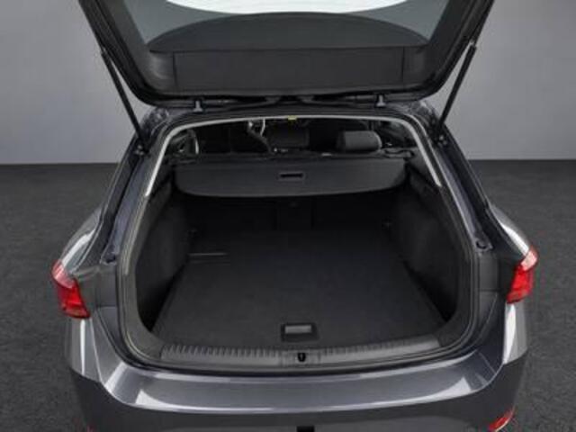 Seat LEON Sportstourer Style Business Intense 1.5 eTSI 115 PK Station | Matrix verlichting | Metallic Lak | Herwaardering!!