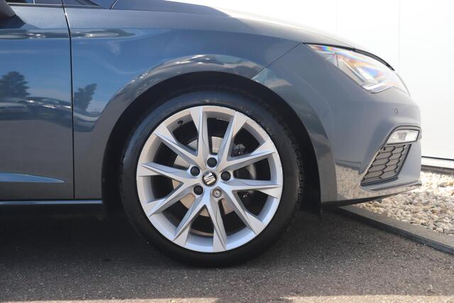 Seat LEON ST 1.5 TSI FR Business Intense 131PK Virtual Cockpit 18 inch LMV Half Leder Beats Audio Navigatie Clima Cruise Sfeerverlichting