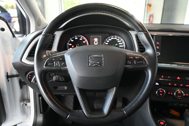 Seat LEON 1.0 EcoTSI Automaat Style Business Intense Clima Cruise control Navigatie PDC Licht metaal Inruil mogelijk
