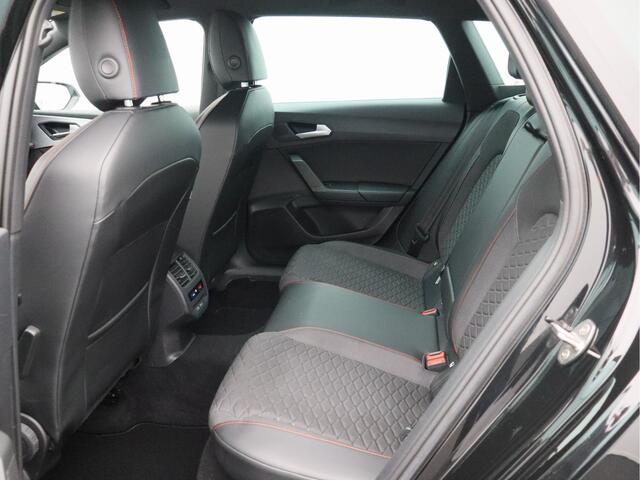 Seat LEON Sportstourer 1.5 eTSI FR Business Intense/ lage km/ compleet!