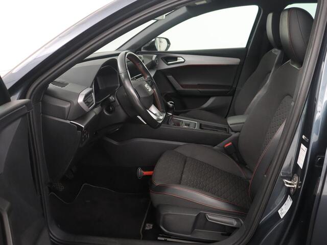 Seat LEON Sportstourer 1.5 TSI FR | Half leder | Cruise control | Climate control | Sfeerverlichting | Park assist | Carplay | Full LED | Virtueel dashboard | 18" velgen