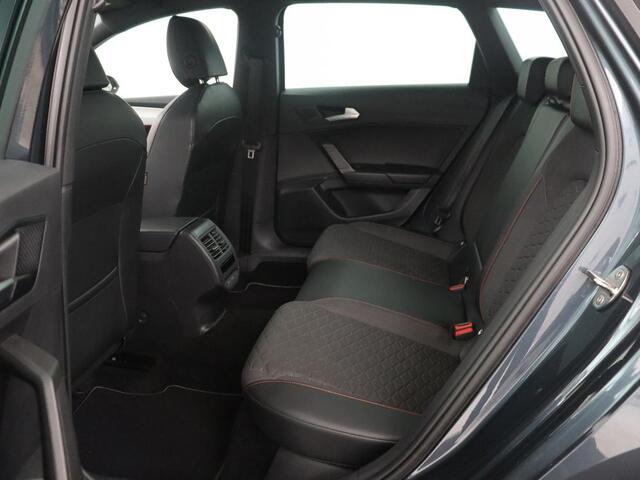 Seat LEON Sportstourer 1.5 TSI FR | Half leder | Cruise control | Climate control | Sfeerverlichting | Park assist | Carplay | Full LED | Virtueel dashboard | 18" velgen